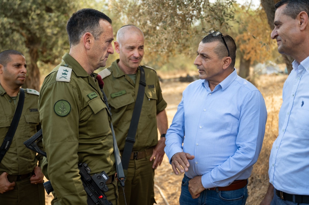 הרמטכ״ל נפגש עם ראש מועצת ירכא סלמאן מולא