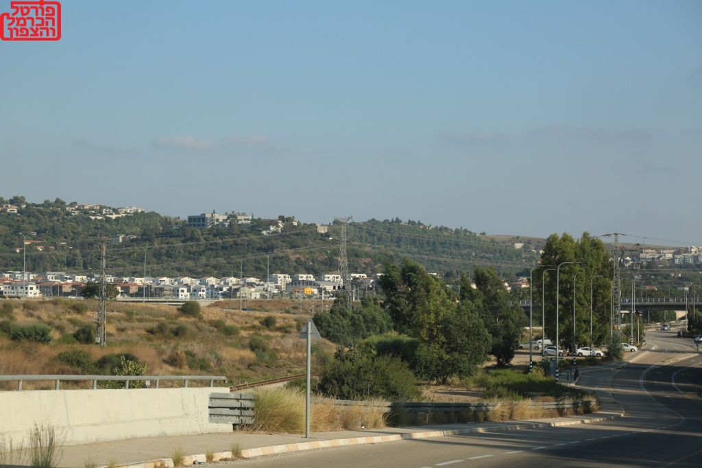 קרקעות הדרוזים בג'למה נשארו בור וממול בנייה פורחת