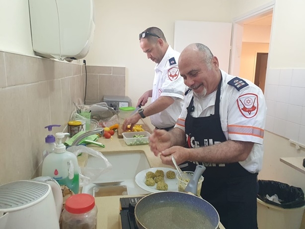 מהמטבח של פאראמדיק מד"א בזיכרון יעקב לפראמדיקית בלבנון