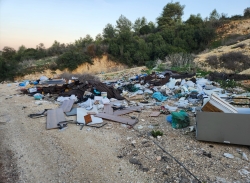 מפגע האשפה שטרם טופל בכביש סת שרה